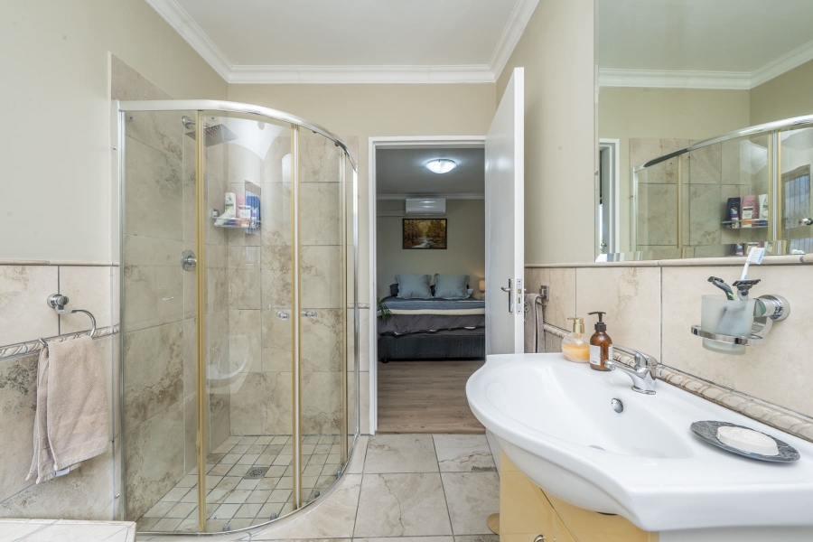 5 Bedroom Property for Sale in De Oude Spruit Western Cape